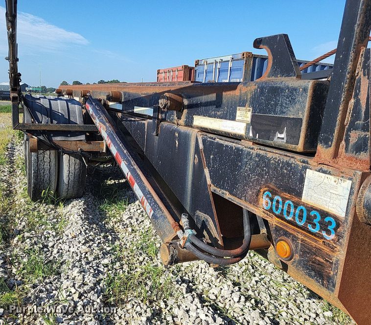 image for item DP5241 2003 G & H 1700/1500  roll-off container trailer