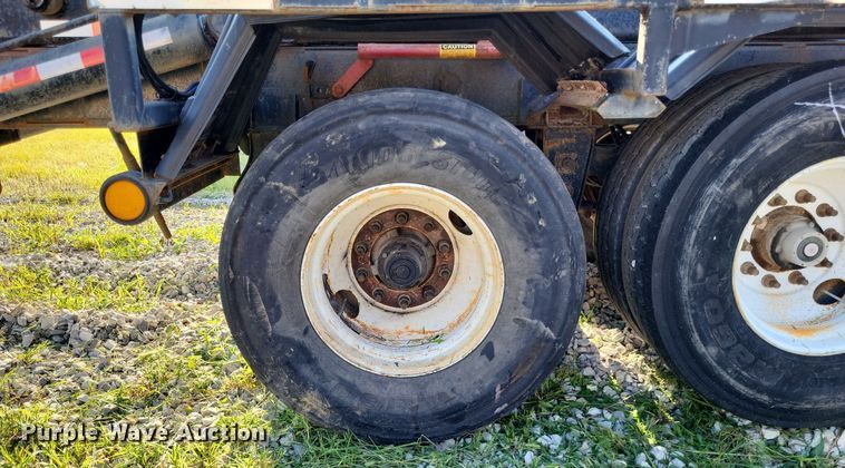 image for item DP5241 2003 G & H 1700/1500  roll-off container trailer