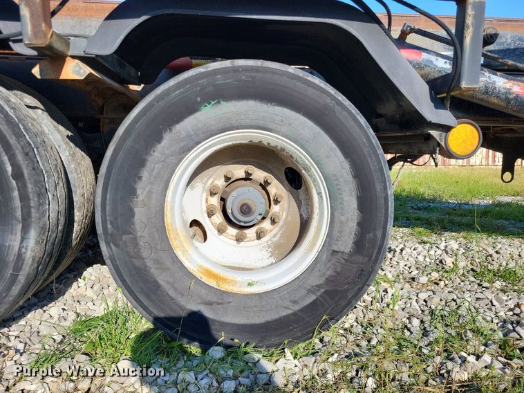 image for item DP5241 2003 G & H 1700/1500  roll-off container trailer