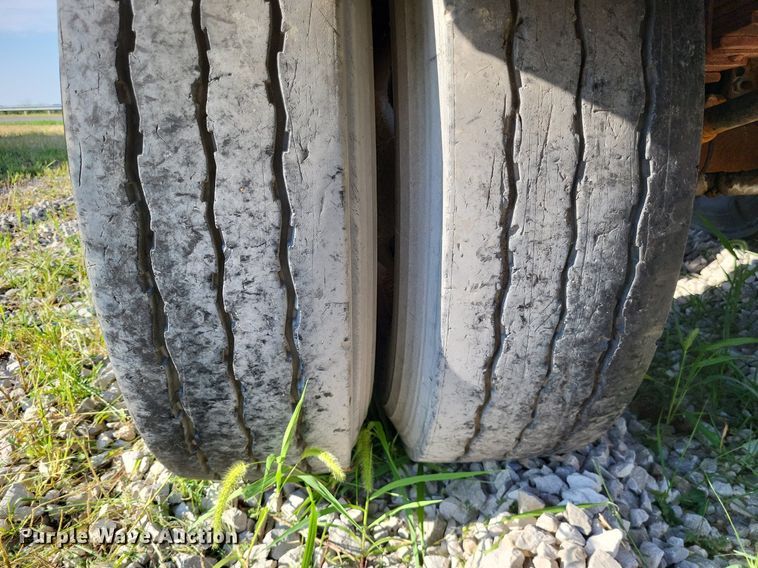 image for item DP5241 2003 G & H 1700/1500  roll-off container trailer