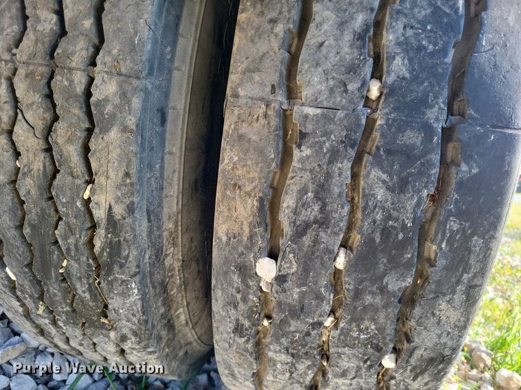 image for item DP5241 2003 G & H 1700/1500  roll-off container trailer