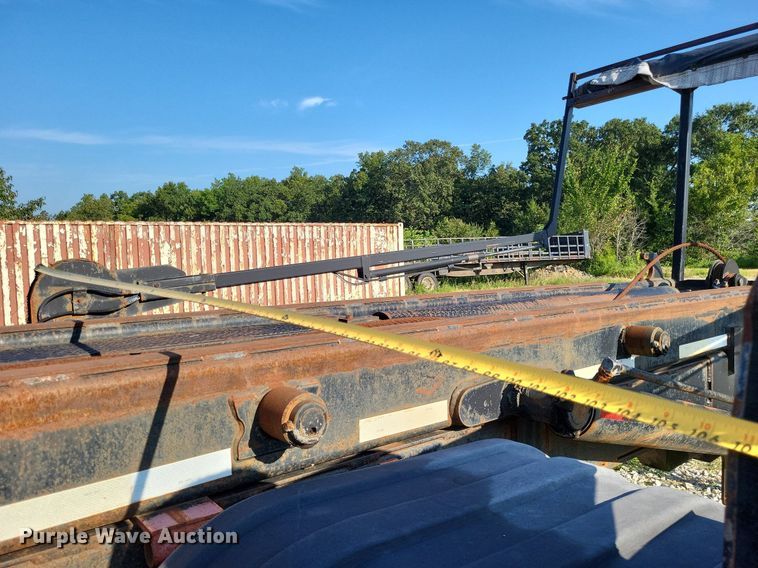 image for item DP5241 2003 G & H 1700/1500  roll-off container trailer