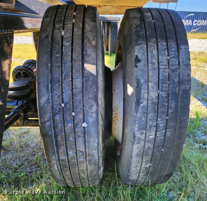 image for item DP5242 2006 Galbreath SP2A  container trailer