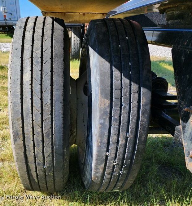 image for item DP5242 2006 Galbreath SP2A  container trailer