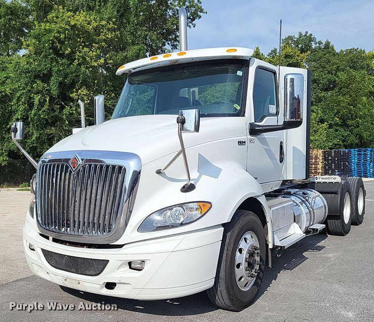 image for item DP5249 2019 International RH613  semi truck