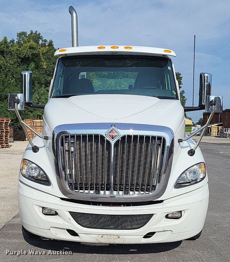 image for item DP5249 2019 International RH613  semi truck