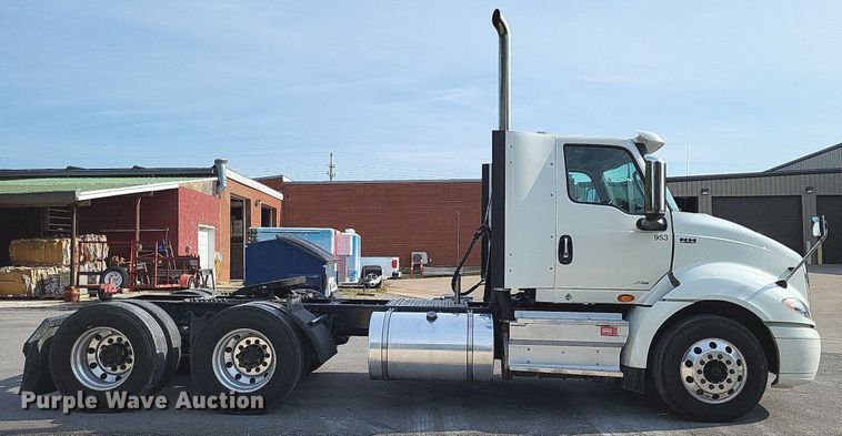 image for item DP5249 2019 International RH613  semi truck