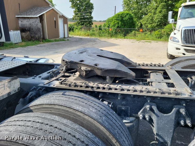 image for item DP5249 2019 International RH613  semi truck