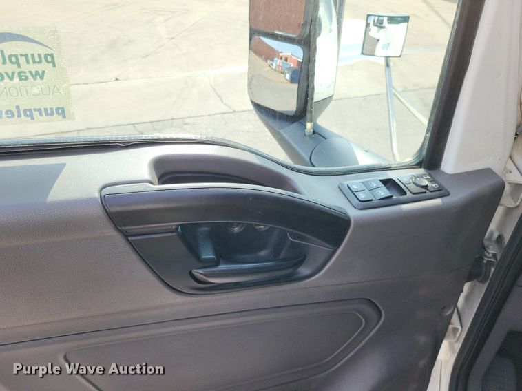 image for item DP5249 2019 International RH613  semi truck