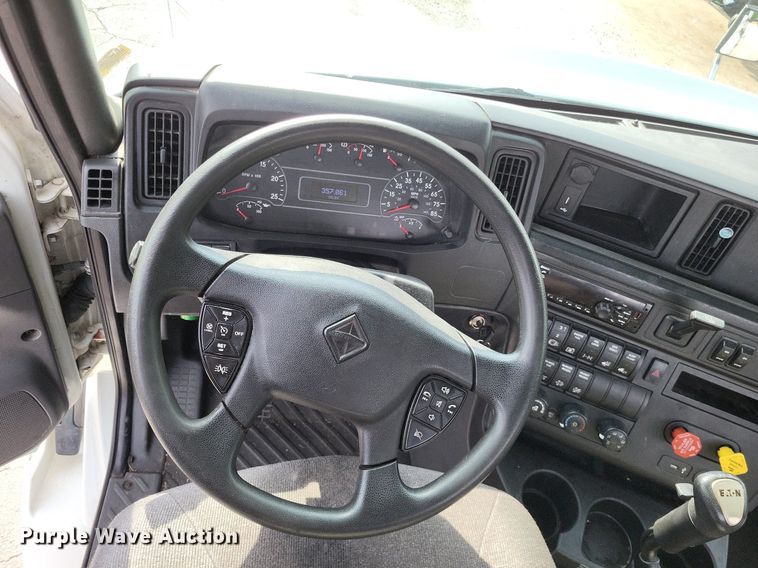 image for item DP5249 2019 International RH613  semi truck