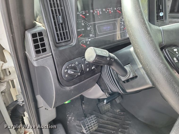 image for item DP5249 2019 International RH613  semi truck