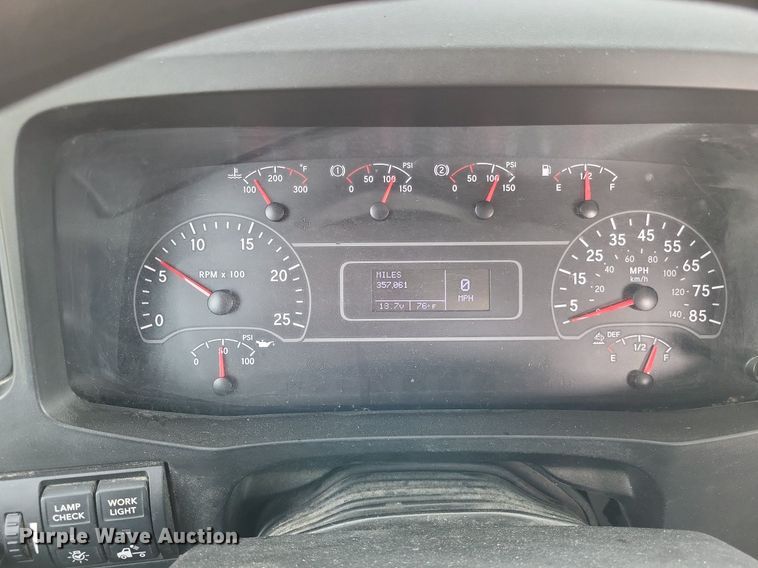 image for item DP5249 2019 International RH613  semi truck