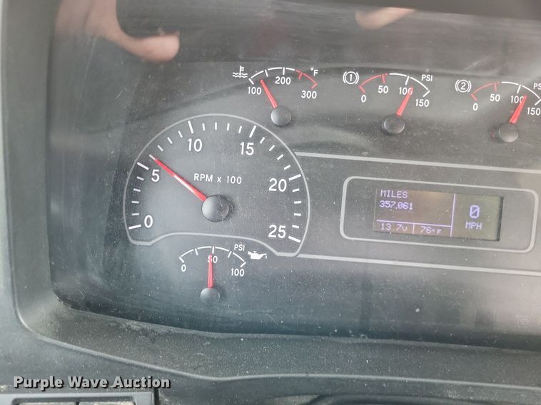 image for item DP5249 2019 International RH613  semi truck