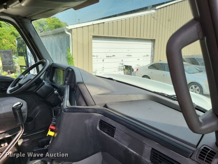 image for item DP5249 2019 International RH613  semi truck