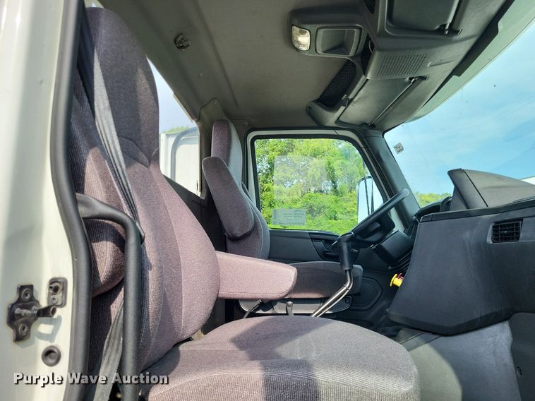 image for item DP5249 2019 International RH613  semi truck