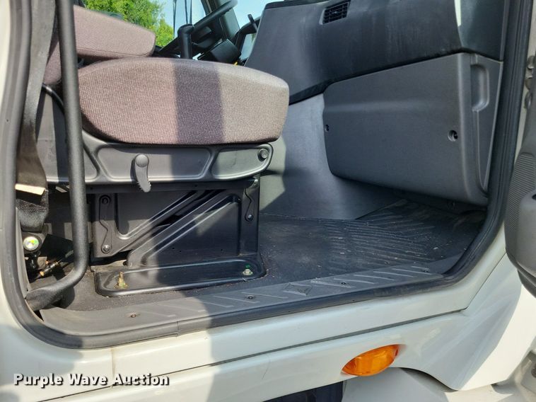 image for item DP5249 2019 International RH613  semi truck