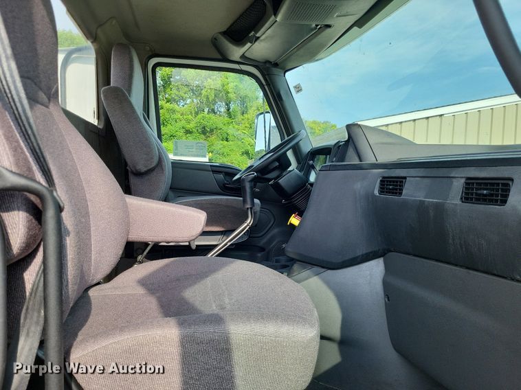 image for item DP5249 2019 International RH613  semi truck