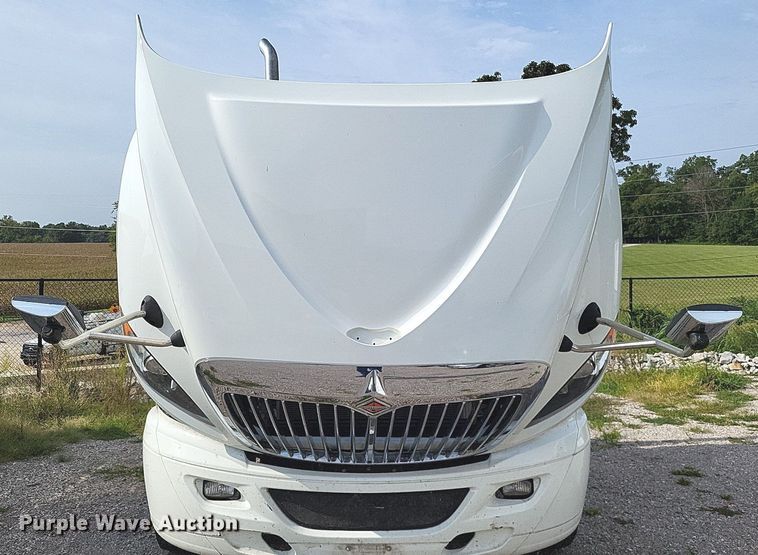 image for item DP5249 2019 International RH613  semi truck