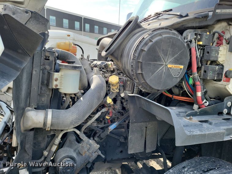 image for item DP5249 2019 International RH613  semi truck