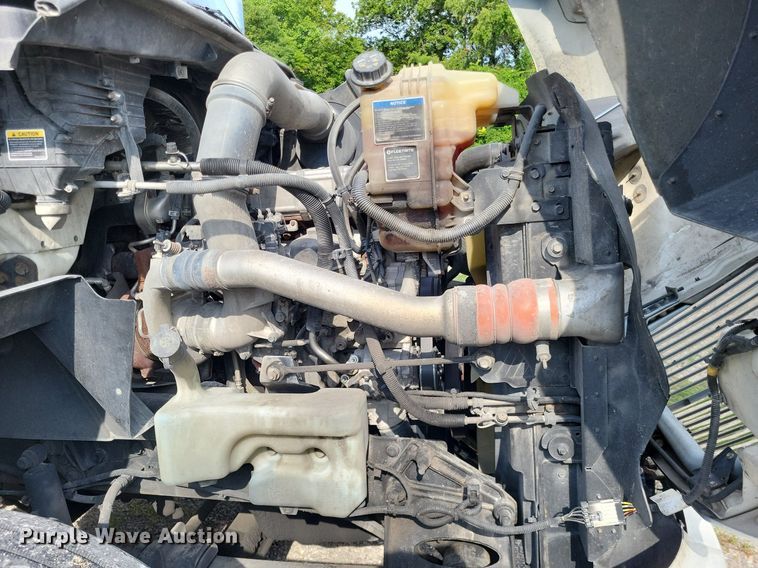 image for item DP5249 2019 International RH613  semi truck