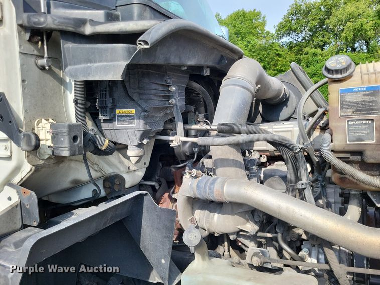 image for item DP5249 2019 International RH613  semi truck