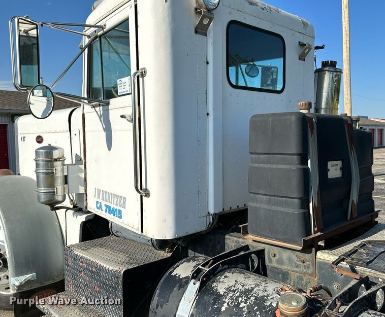 image for item DS7164 1973 Peterbilt 359ST  semi truck