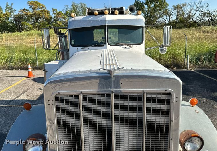 image for item DS7164 1973 Peterbilt 359ST  semi truck