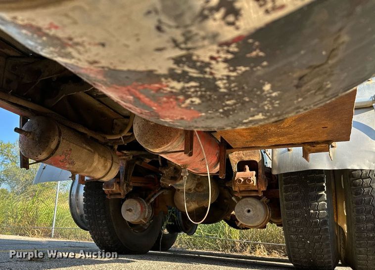 image for item DS7164 1973 Peterbilt 359ST  semi truck