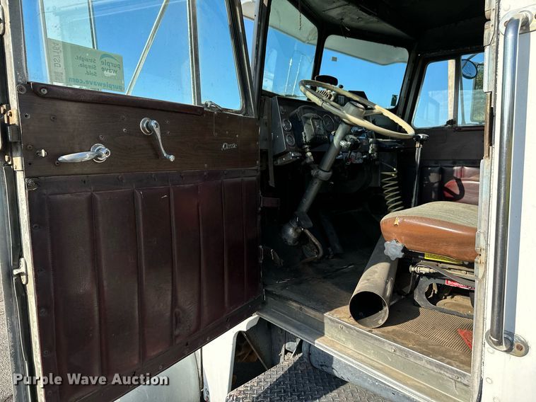 image for item DS7164 1973 Peterbilt 359ST  semi truck