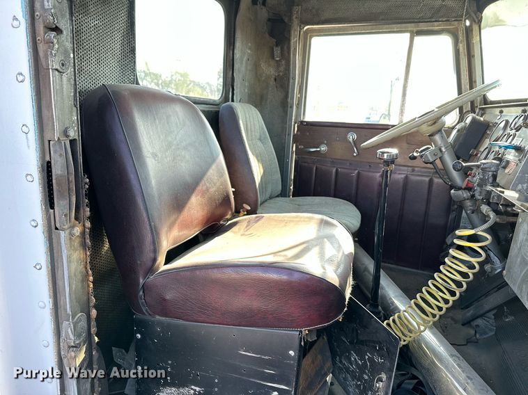 image for item DS7164 1973 Peterbilt 359ST  semi truck