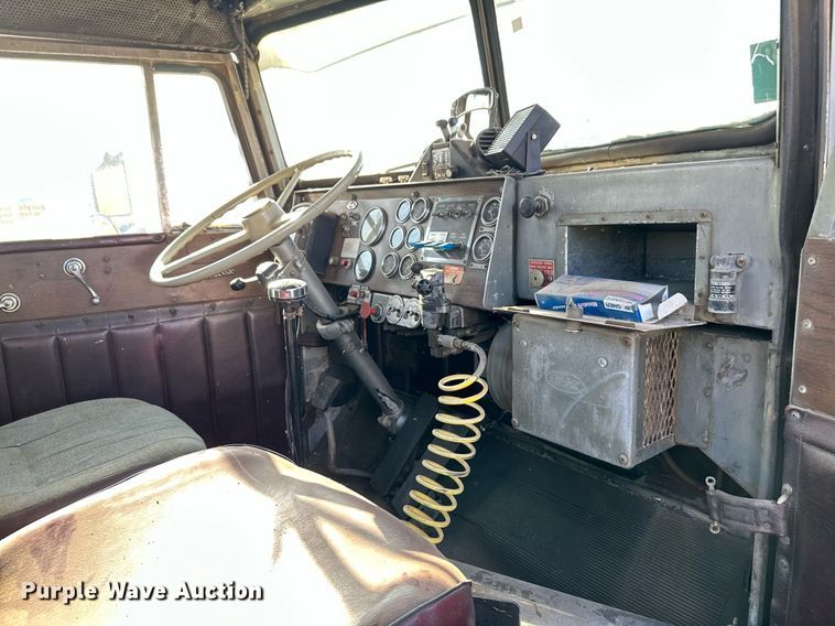 image for item DS7164 1973 Peterbilt 359ST  semi truck