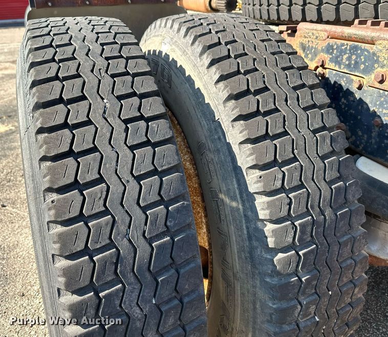 image for item DS7164 1973 Peterbilt 359ST  semi truck