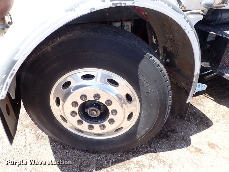 image for item DS7164 1973 Peterbilt 359ST  semi truck