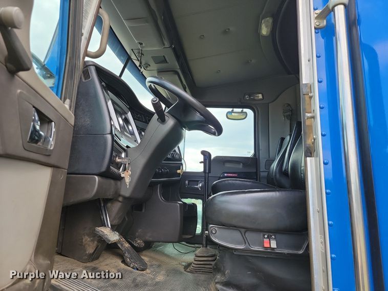 image for item JE9564 2012 Kenworth T440  mobile command center truck