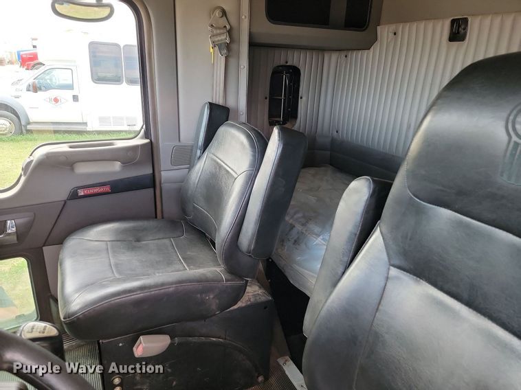 image for item JE9564 2012 Kenworth T440  mobile command center truck