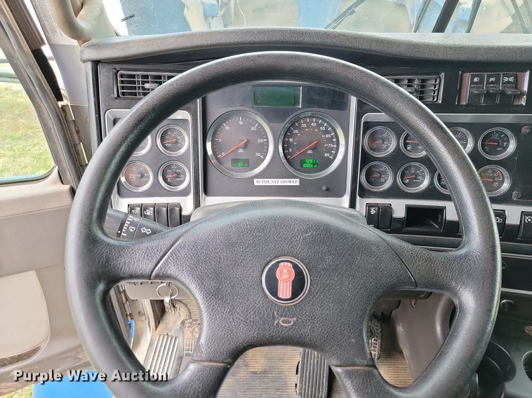 image for item JE9564 2012 Kenworth T440  mobile command center truck