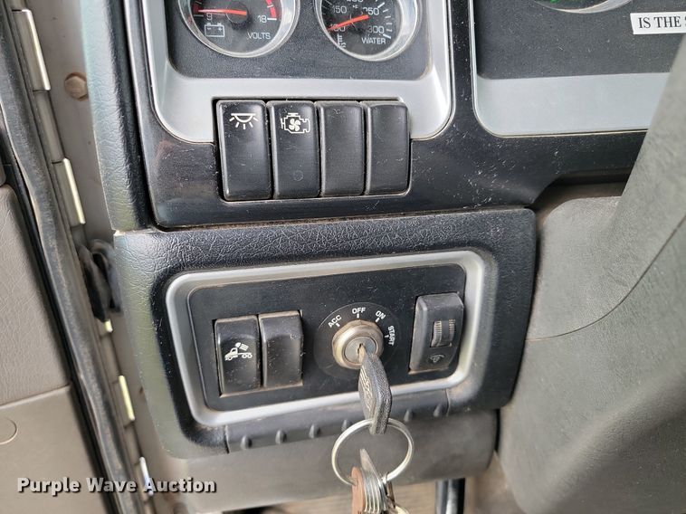 image for item JE9564 2012 Kenworth T440  mobile command center truck