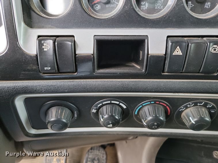 image for item JE9564 2012 Kenworth T440  mobile command center truck