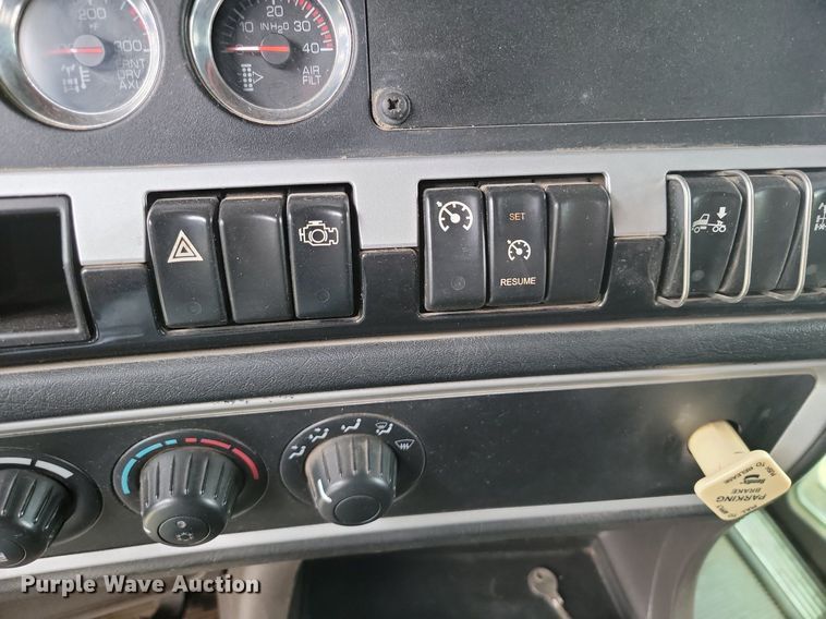 image for item JE9564 2012 Kenworth T440  mobile command center truck