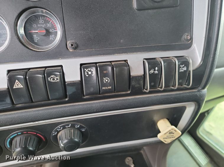 image for item JE9564 2012 Kenworth T440  mobile command center truck