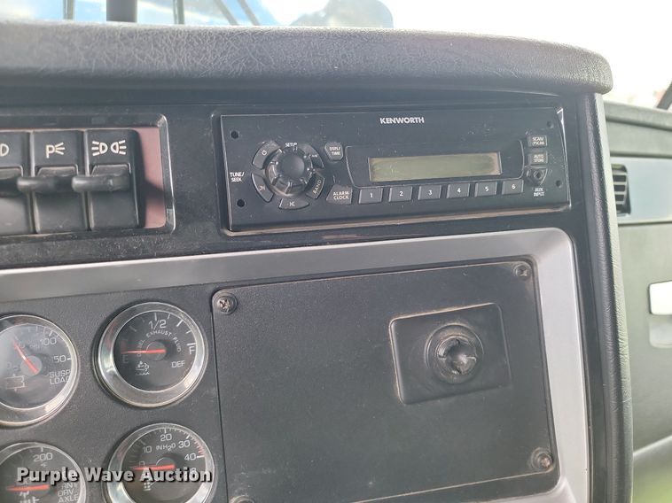 image for item JE9564 2012 Kenworth T440  mobile command center truck