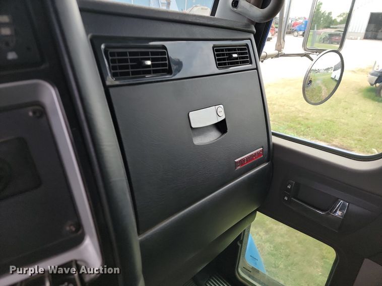 image for item JE9564 2012 Kenworth T440  mobile command center truck