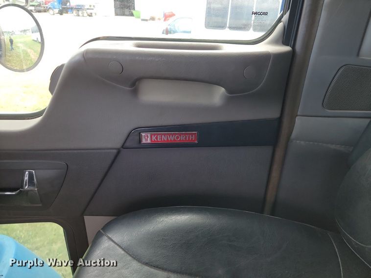 image for item JE9564 2012 Kenworth T440  mobile command center truck