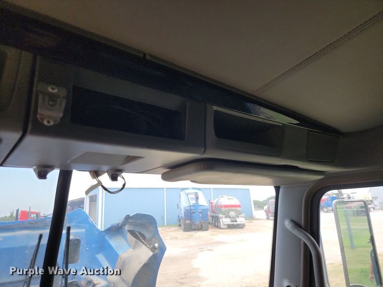 image for item JE9564 2012 Kenworth T440  mobile command center truck