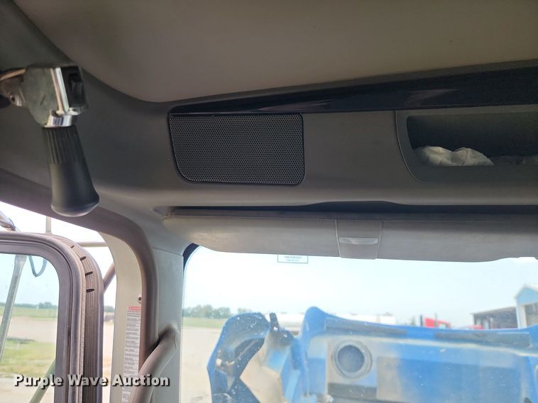 image for item JE9564 2012 Kenworth T440  mobile command center truck