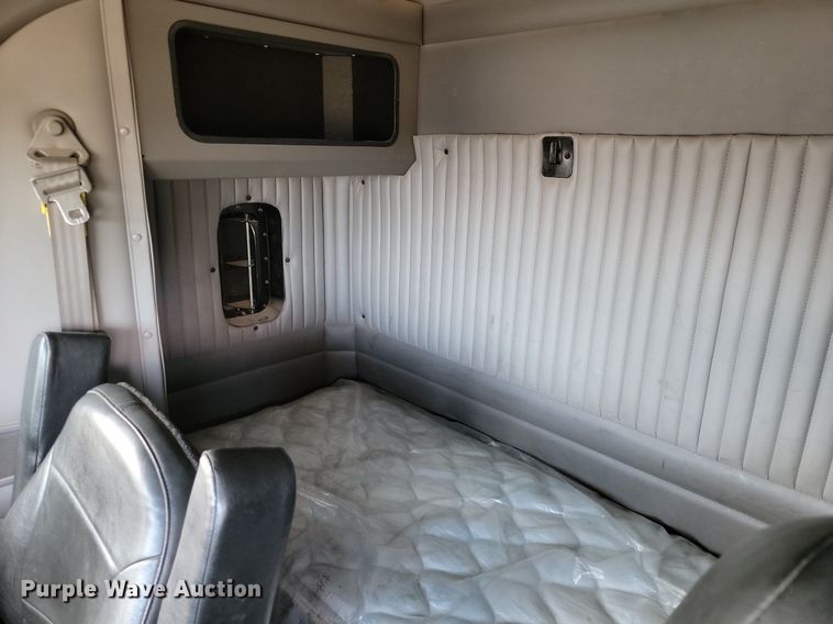 image for item JE9564 2012 Kenworth T440  mobile command center truck