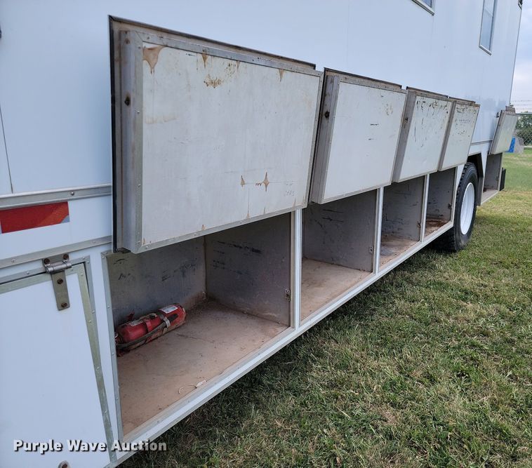 image for item JE9564 2012 Kenworth T440  mobile command center truck