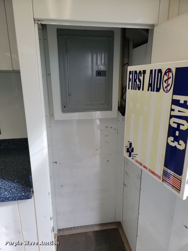 image for item JE9564 2012 Kenworth T440  mobile command center truck