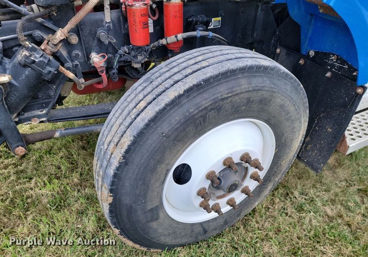 image for item JE9564 2012 Kenworth T440  mobile command center truck