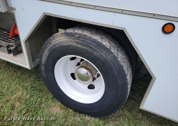 image for item JE9564 2012 Kenworth T440  mobile command center truck